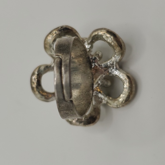 Lot of Five Vintage Costume Rings, Sizes 7-9 (including Trifari) - Picture 8 of 11